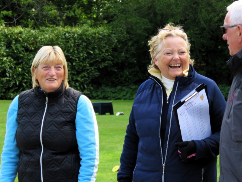 Captain Helen and committee member Anne setting the first ladies off on their qualifying round